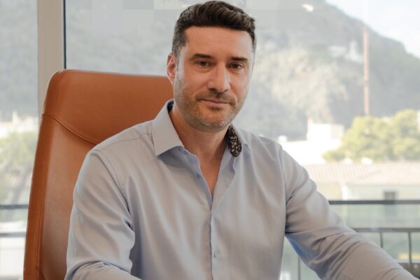 Θάνος Νταβέλος